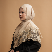 Kashkha Shawl Lace in Caramel