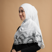 Kashkha Shawl Lace in Off White