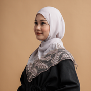 Kashkha Shawl Lace in Eggshell